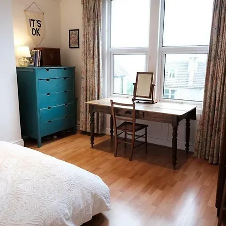 Spacious And Bright Family In St Andrews 布里斯托