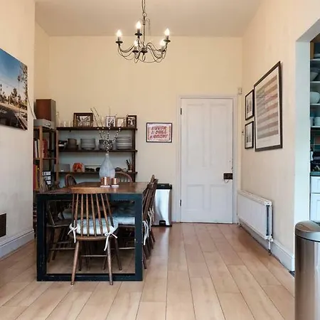 Spacious And Bright Family In St Andrews 布里斯托