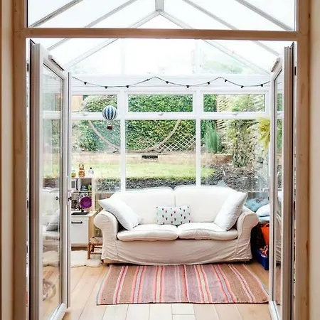 Spacious And Bright Family In St Andrews 度假居 *