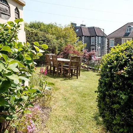 Spacious And Bright Family In St Andrews * Bristol
